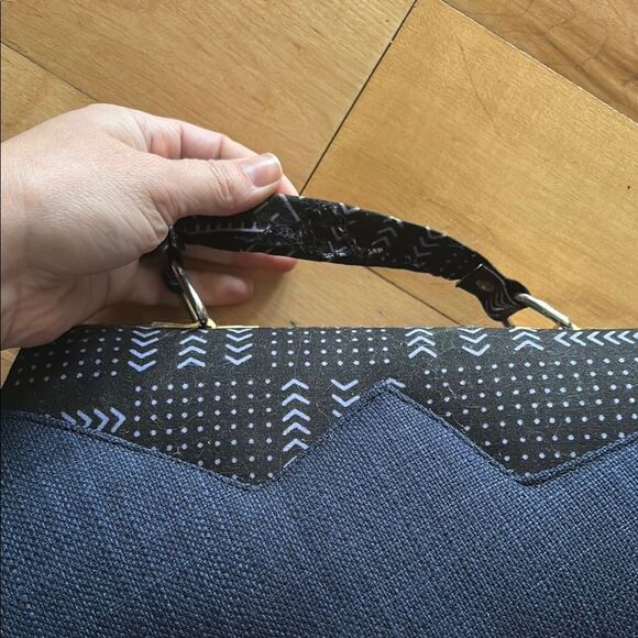 Stylish Black and Blue Patterned Women's Bag - Picture 4 of 4